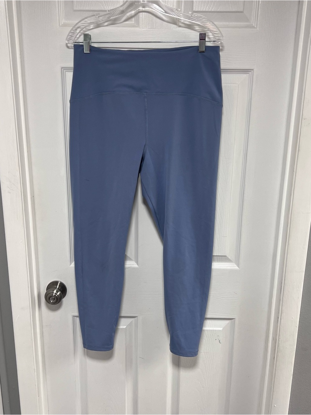 Women’s Cropped High-Waist Leggings Light Purple Size XL (small stain on butt)